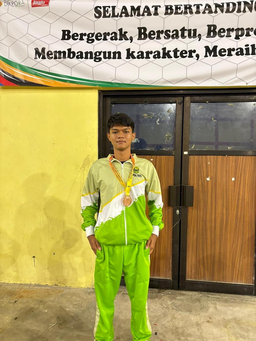 Fajrul Ahmad Althaf Kelas XI2 juara 3 pada Popda cabor anggar